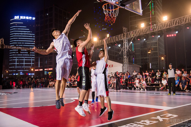 的受伤对球 的受伤对球