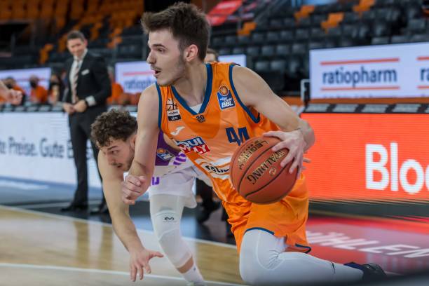 掉对手发球 掉对手发球